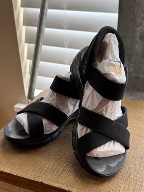 Skechers Hands Free Slip-ins  Sandals 6.5 Wide